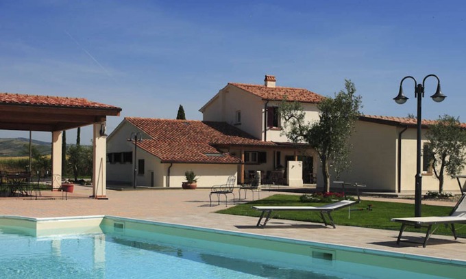 Piancastagnaio Villa | Independent farmhouse with pool ideal for groups