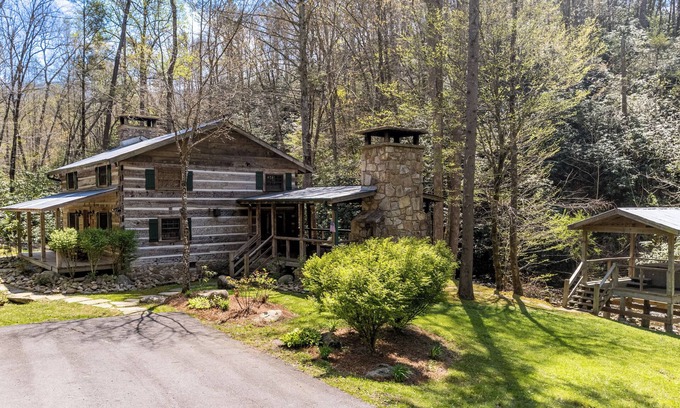 Rocky Grove Cabin | Indian Creek: Secluded, Beautiful Authentic Style Log Cabin in Gatlinburg
