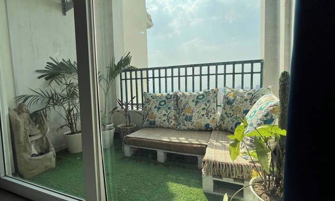 Noida Apartment | Indigo by Grehstay 1BHK Serviced Apartment