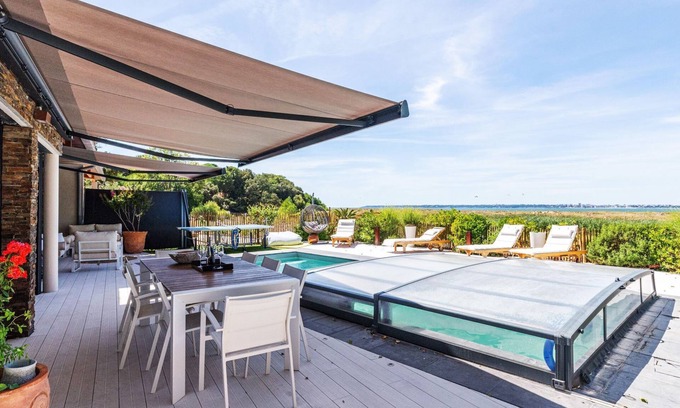 Saint-Brevin-l'Ocean House | Indigo-Vue Mer et Piscine chauffée by Interhome