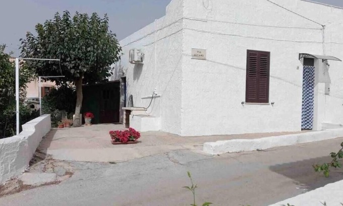 Custonaci Apartment | Indipendent house with garden in a convenient location