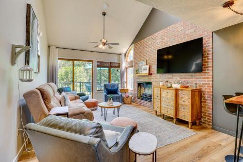 The Galena Territory House | Indoor Pool Access and Deck Galena Family Getaway!