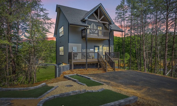 Sevierville Cabin | Indoor pool-Hot Tub-Putt putt-Close to Dollywood-New Cabin