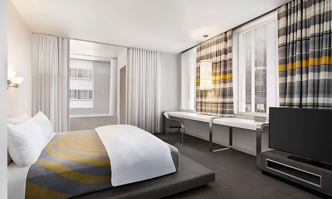 Financial District Hotel | Indulge in Home Like Comfort, Dog-friendly, Near Walt Disney Concert Hall