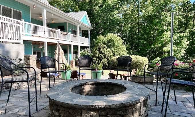 Eatonton House | Indulge in Luxury and Savings! Retreat with Hot Tub Three Suites with King Beds