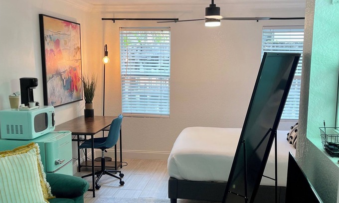 Victoria Park House | Indulge in Miranda Priestly Suite's Luxe at Las Olas Guesthouse Unit 7