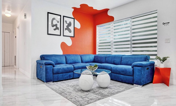 Golden Glades House | Indulge in Your Dream Getaway: Modern, Luxurious Paradise Awaits- Book Now!