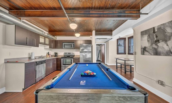 Tremont Apartment | Industrial Modern Penthouse | Pool Table | Near DT