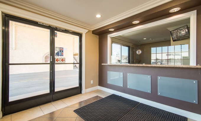 Bassett Hotel | Industry Inn & Suites