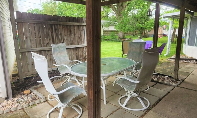 Speedway House | Indy Speedway House: 0.4 mile Walk to IMS, 4 miles to D/T Indy