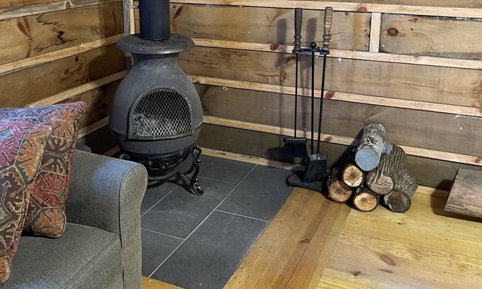 Clayton House | Inez Cabin-Rustic One Bedroom Log Cabin 15 Minutes From Highlands NC