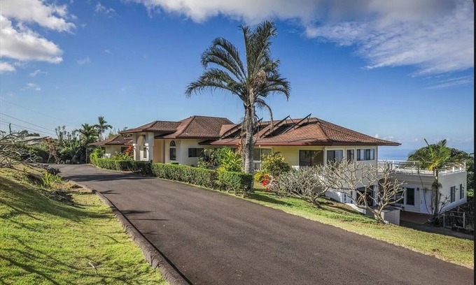 Holualoa Villa | Infinity Pool- Endless Views- 2 Bedroom Villa