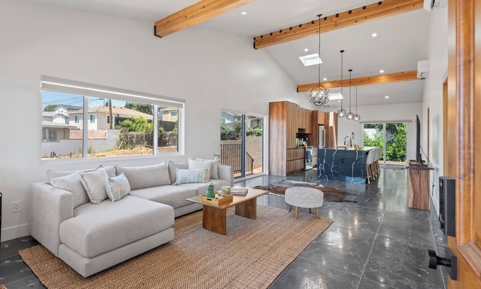 Inglewood House | Inglewood Hills Luxe View Home-Near LAX/SoFi/Beach