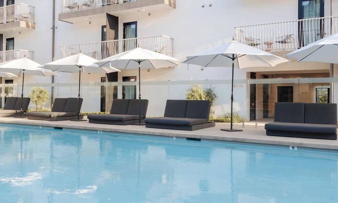 Inglewood House | Inglewood Relaxing Stay | Ideal For Family | Two Units w/Balcony