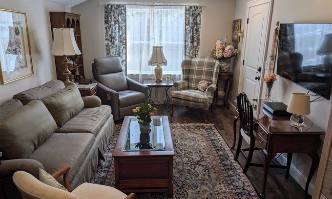 Saratoga Springs Apartment | Inlaw apt/guest suite w/full bath for rent during track season