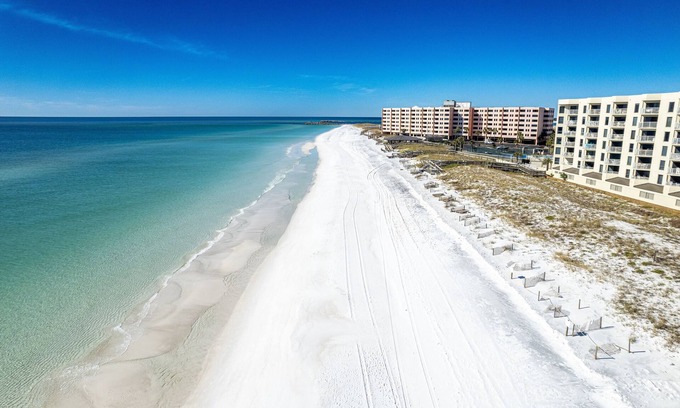 Holiday Isle Condo | Inlet Reef 210 2 Bedroom Condo by RedAwning