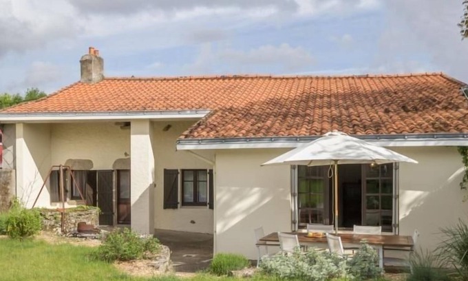 Aigrefeuille-sur-Maine Cottage | Inn Aigrefeuille-sur-Maine, 2 bedrooms, 5 people