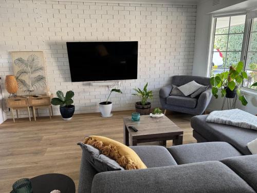 South Geelong House | Inner City Cozy Retreat Near Geelong CBD
