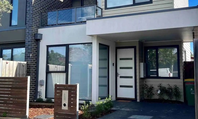 West Footscray House | Inner-city Townhouse
