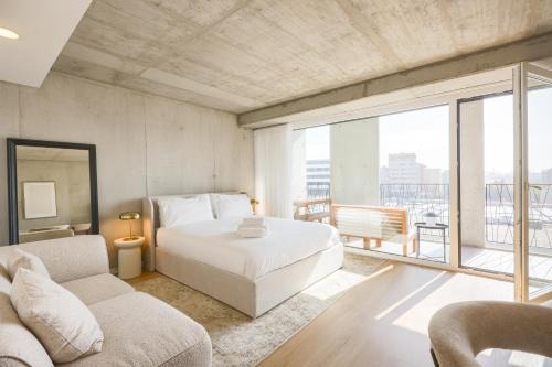 Aveiro Apartment | Inside Station
