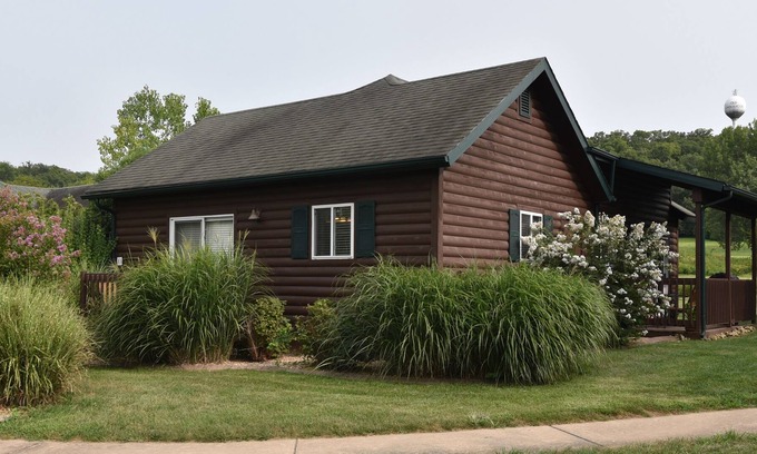 Camdenton Cottage | Inside the Premier Old Kinderhook Golf Resort, Pet Friendly and FREE Kayaking!