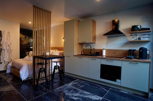 Verdun Apartment | Instinct Sauvage - Nature & Jacuzzi privatif