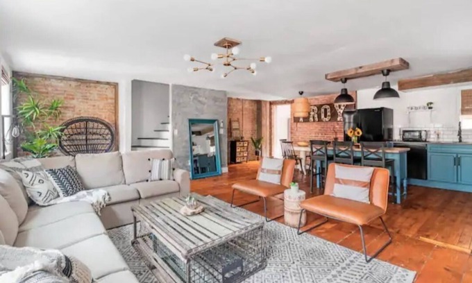 Troy House | Interior designer building with AC and WiFi in enjoyable Troy