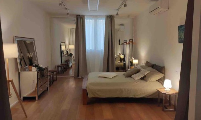 Ferrara Historic Centre Apartment | Interno4home: In centro storico con posto auto