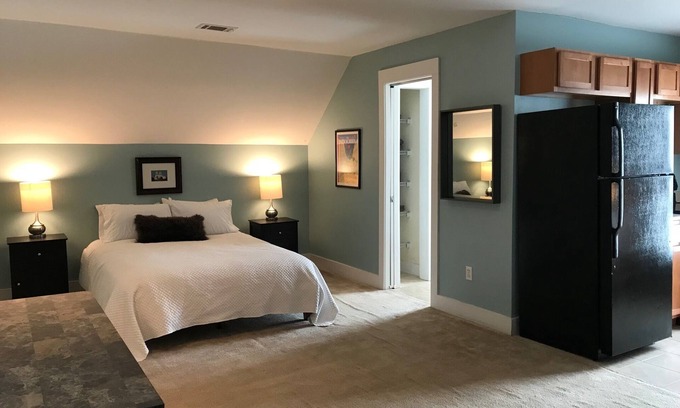 Bluffton Apartment | Intimate low country Carriage House with gorgeous appointments!