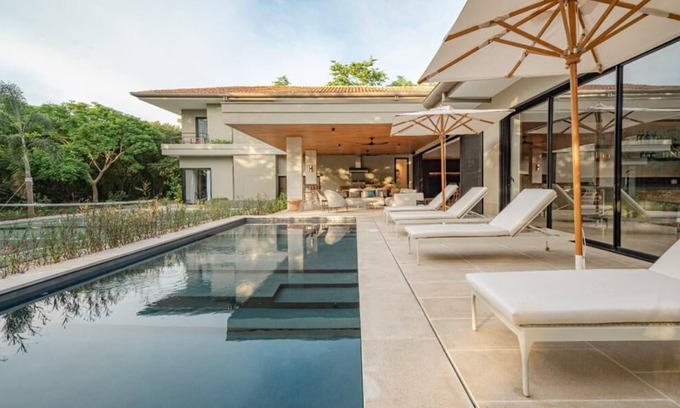Tamarindo House | Intimate Luxury Home with Private Pool, Pickleball & Basketball Courts; 200 Meters from the Beach!