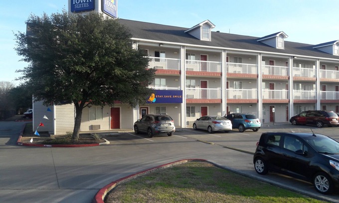 North San Antonio - SAT Hotel | InTown Suites Extended Stay San Antonio TX - Nagodoches Road