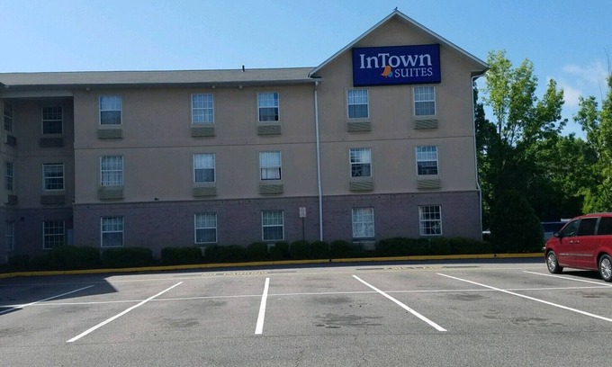 Greenbrier West Hotel | InTown Suites Extended Stay Chesapeake VA - Battlefield Blvd
