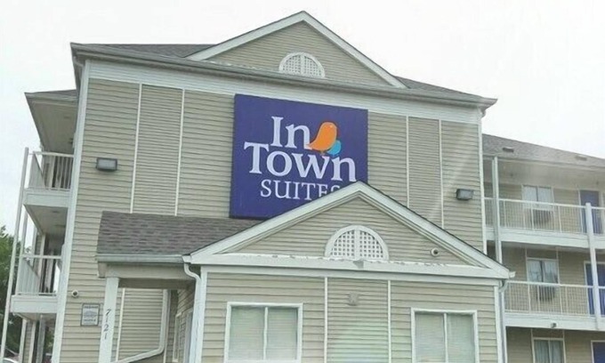 Buechel Apartment | InTown Suites Extended Stay Louisville KY - Preston Hwy