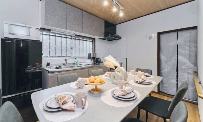 Inuyama House | Inuyama Castle within 10 minutes/80-inch movie theater/free parking/6 beds + 1 sofa bed/83 sq.m./Up to 10 guests/mono rental/coffee maker available