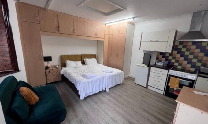 Loxford Apartment | Inviting 1-Bed Apartment in Ilford