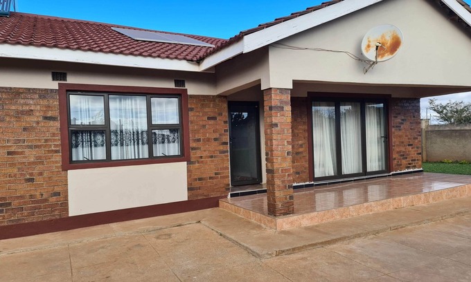 Bulawayo House | Inviting 2 Bed House in Bulawayo
