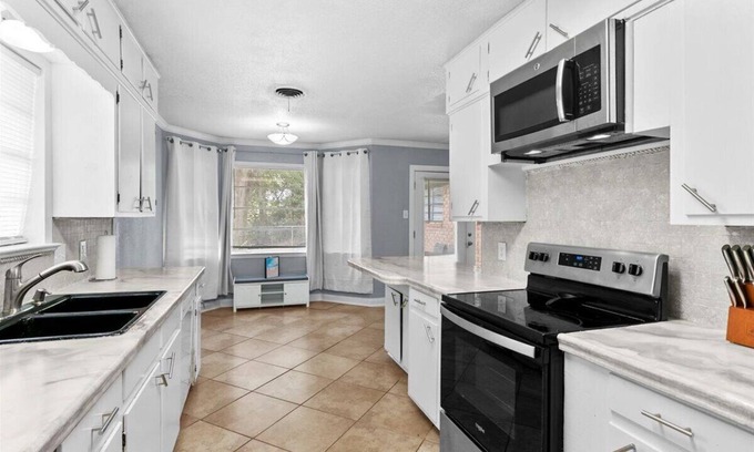 Lakeview Jefferson County House | Inviting 4 bedroom home in Port Arthur