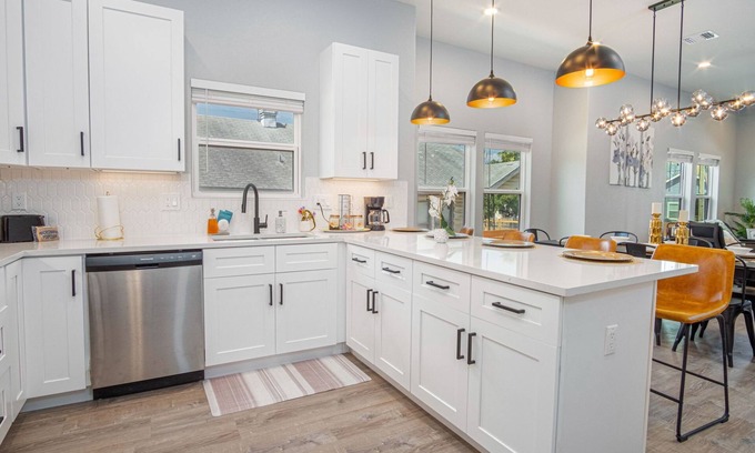Highland Park House | Inviting 4BR 2BA Near Downtown Riverwalk