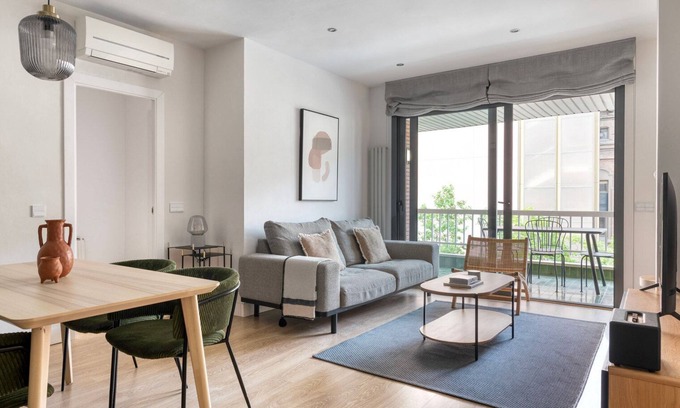 L'Antiga Esquerra de l'Eixample Apartment | Inviting Antiga Esquerra de l'Eixample 2BR, nr Hospital, by Blueground