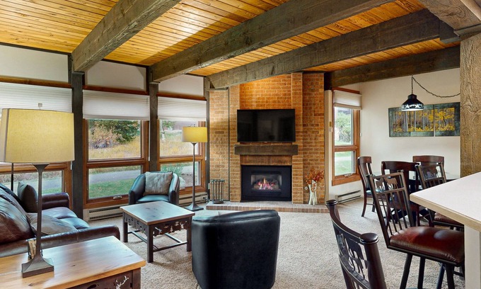 Steamboat Springs House | Inviting condo near Steamboat Ski Resort with pool & hot tubs