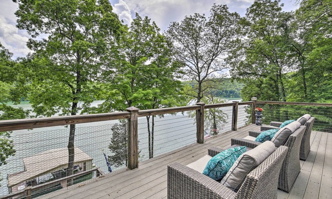 Caryville House | Inviting Family Abode w/Dock on Norris Lake!