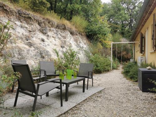 Saint-Paul-Trois-Chateaux Villa | Inviting villa in Saint Paul trois Chateaux with pool