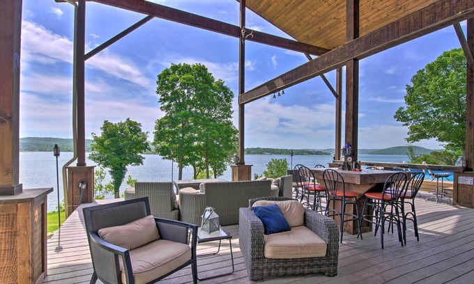 Lampe House | Inviting Home w/ Pool & Hot Tub on Table Rock Lake