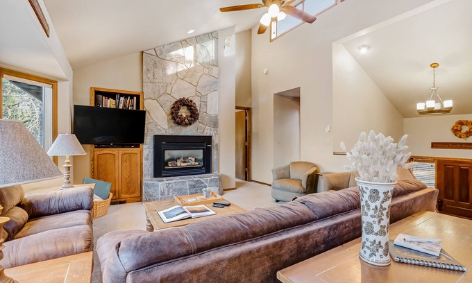 Sunriver House | Inviting home with deck, gas grill, hot tub, pools, and SHARC passes