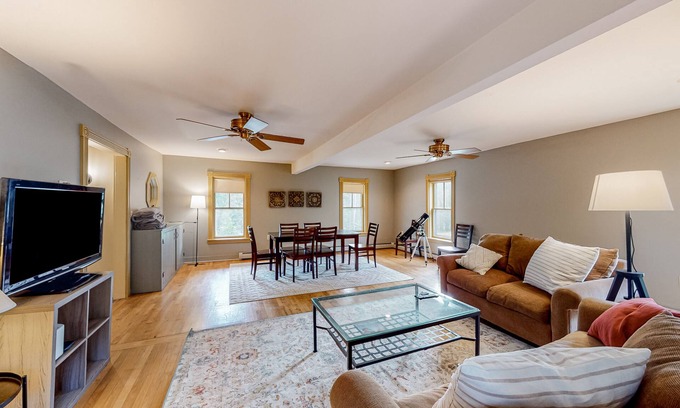 South Londonderry House | Inviting home with WiFi, internet, washer/dryer, and historic charm