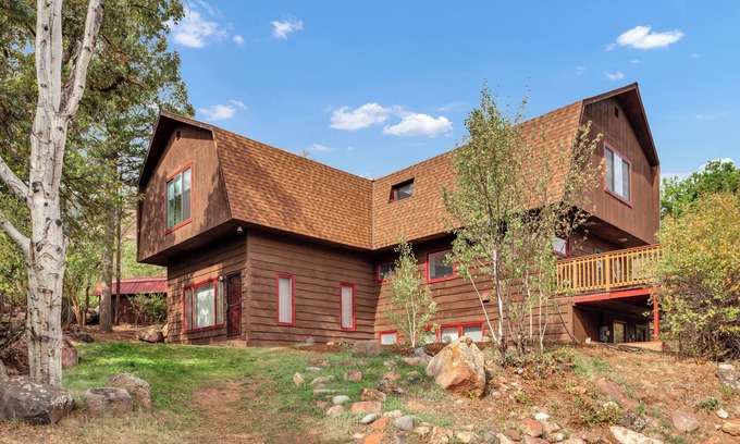 Glenwood Springs House | Inviting Red Mountain Retreat, Near Hot Springs & Downtown, Great for Families
