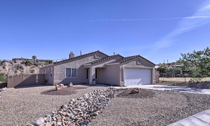 Bullhead City House | Inviting Retreat with Patio Less Than 1 Mi to Colorado River