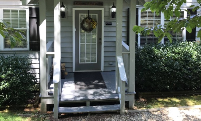 Blairsville Cabin | Iris Cabin - Quaint & Cozy Cabin in Blairsville by RedAwning
