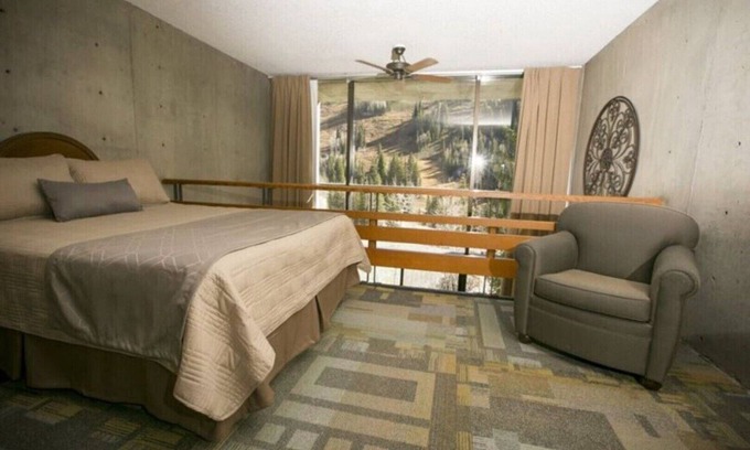 Salt Lake Mountain Resorts Condo | IRON BLOSAM Week 13 March 29-April 5 sleeps 8 SPRING SKIING