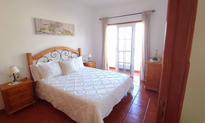 Alojera Apartment | Isabel (upper floor) wonderful views of the sea and the mountains